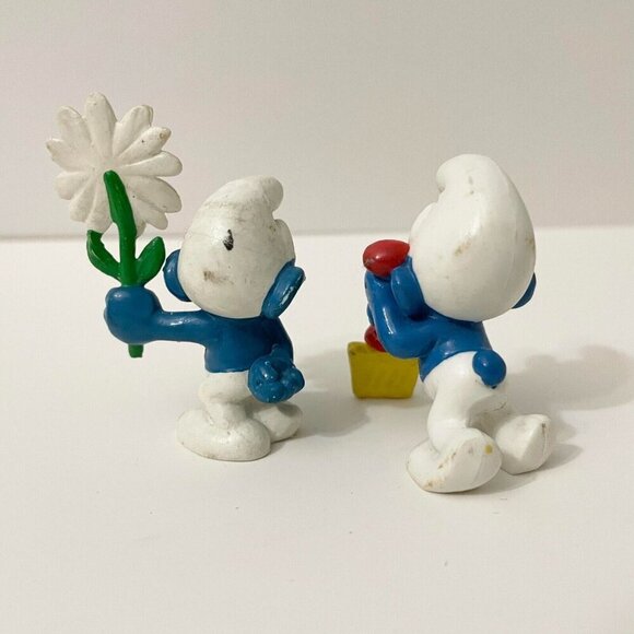 Smurfs Holding Flower and Lazy Digger Smurf Toys Figures - Picture 3 of 16